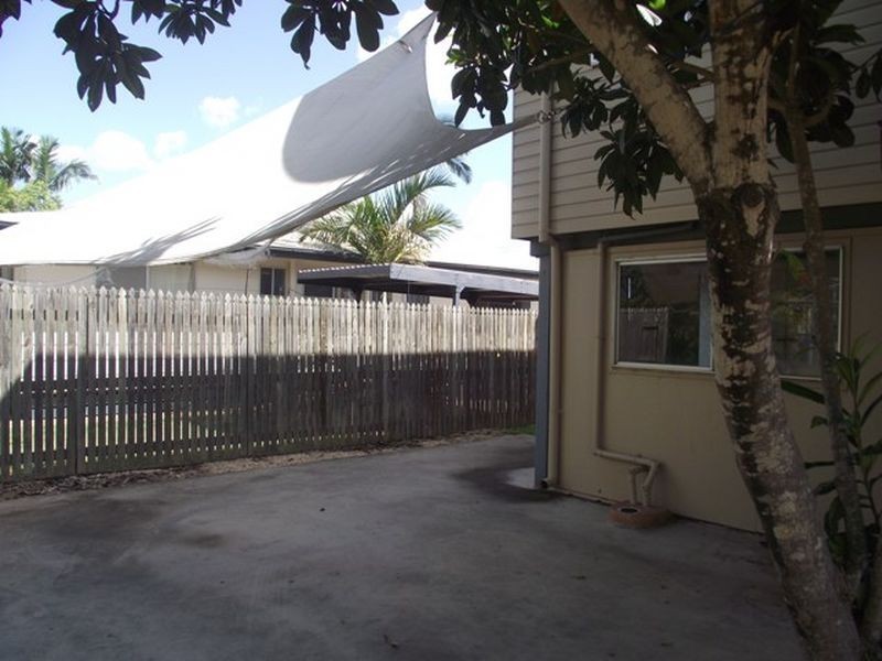 8 Rolfe Street, Moranbah QLD 4744