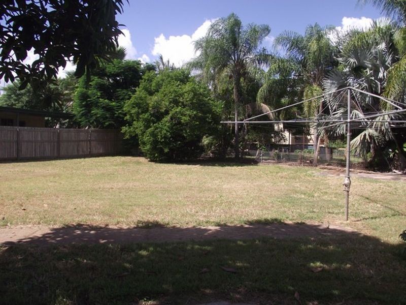 8 Rolfe Street, Moranbah QLD 4744