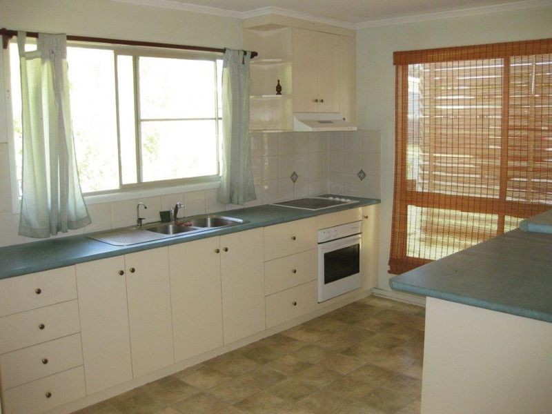 10 Rose Street, Moranbah QLD 4744