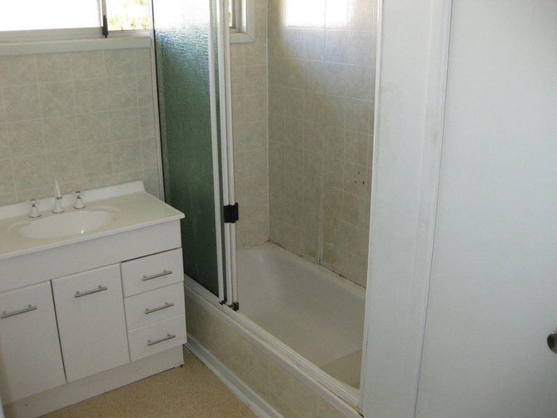 10 Rose Street, Moranbah QLD 4744