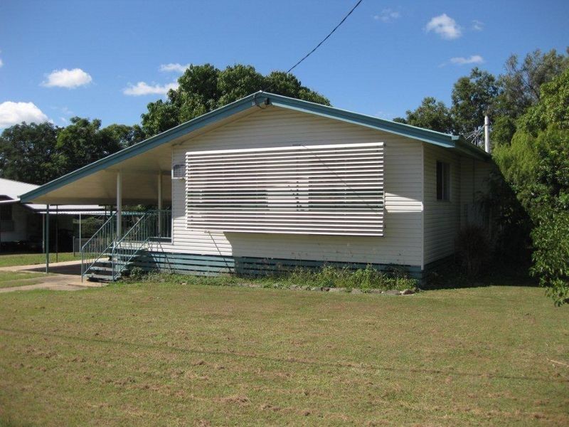 10 Rose Street, Moranbah QLD 4744