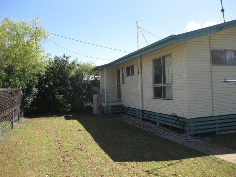 10 Rose Street, Moranbah QLD 4744