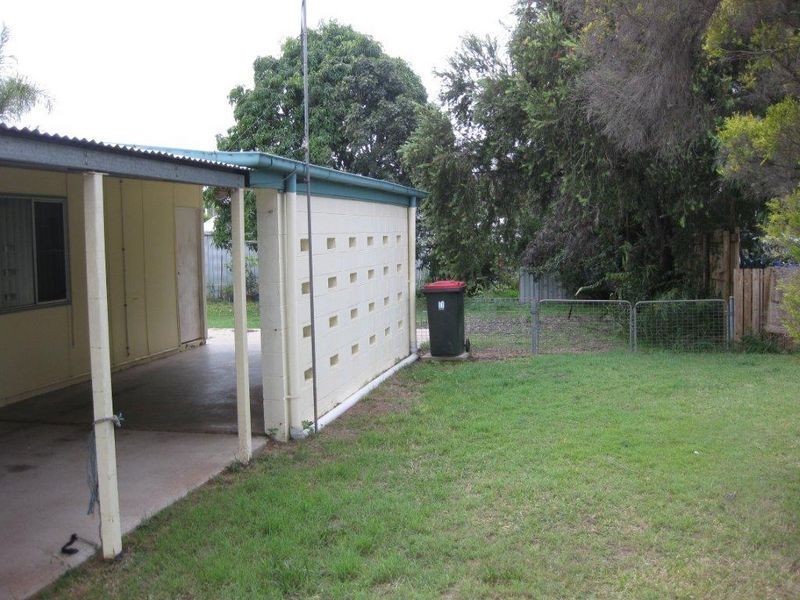 16 Mackenzie Drive, Moranbah QLD 4744