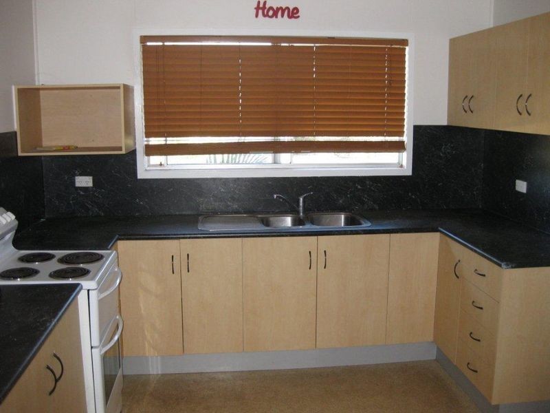 8 Sinnott Court, Moranbah QLD 4744