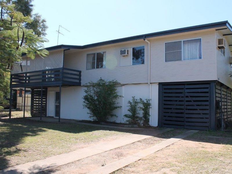 16 Bradman Street, Moranbah QLD 4744
