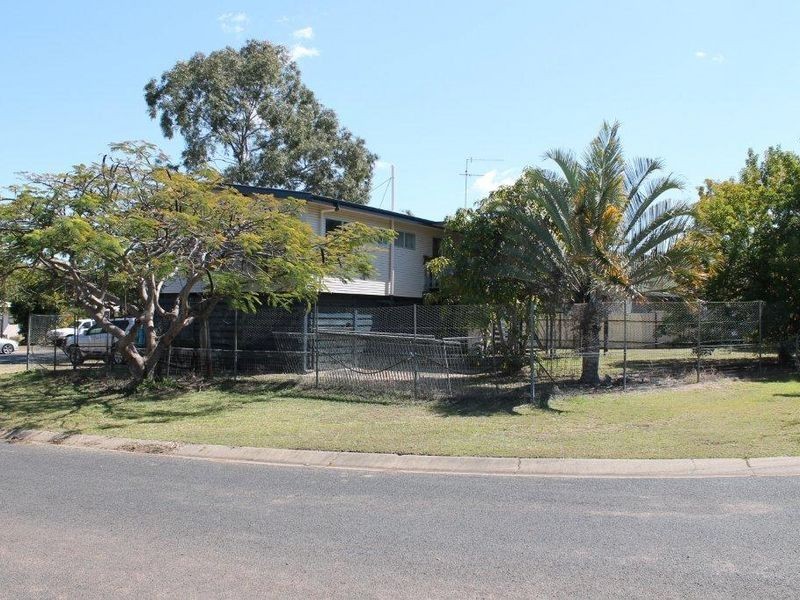 16 Bradman Street, Moranbah QLD 4744