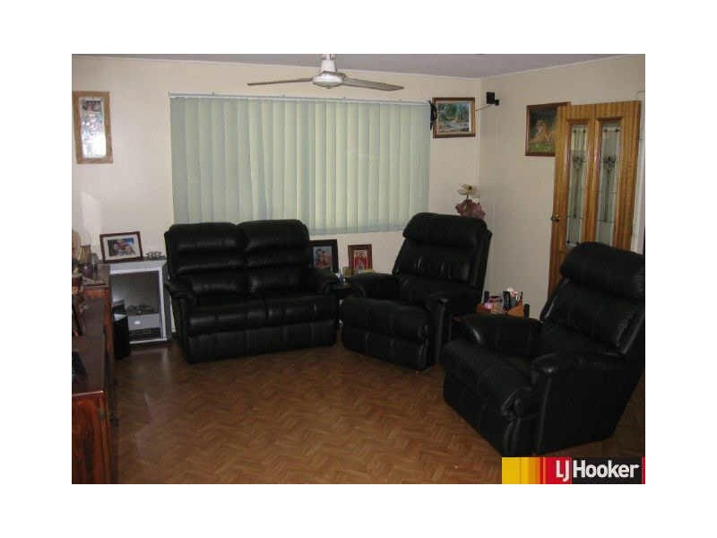 16 Mackenzie Drive, Moranbah QLD 4744