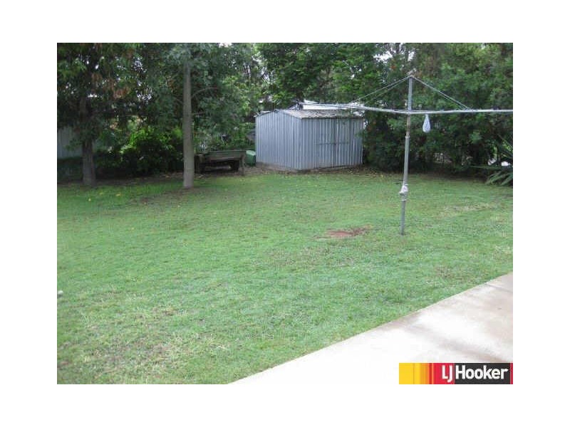 16 Mackenzie Drive, Moranbah QLD 4744