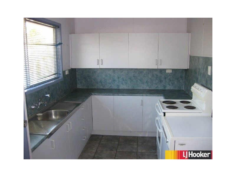 8 Rolfe Street, Moranbah QLD 4744