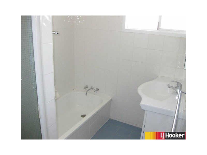 8 Rolfe Street, Moranbah QLD 4744