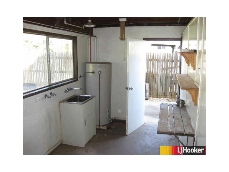 8 Rolfe Street, Moranbah QLD 4744