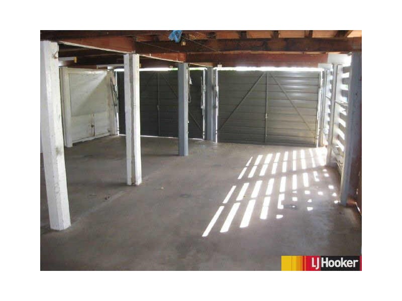 8 Rolfe Street, Moranbah QLD 4744