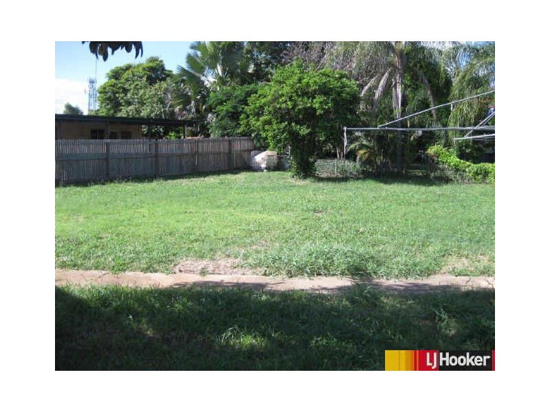 8 Rolfe Street, Moranbah QLD 4744