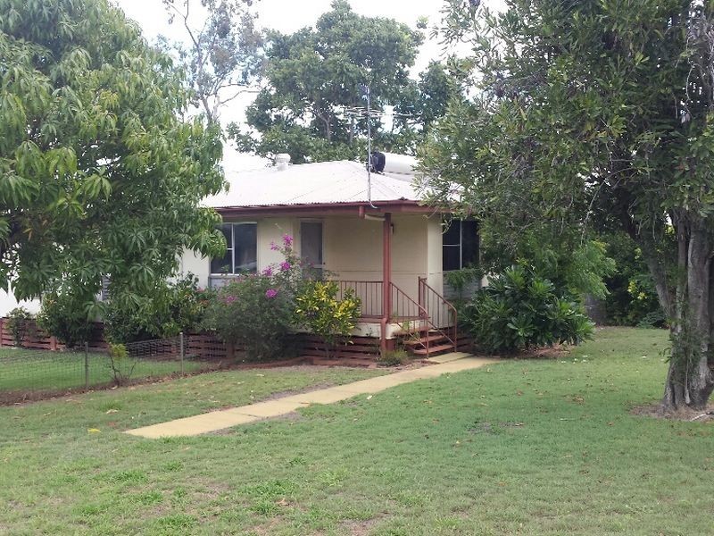 10 Lawrence Street, Moranbah QLD 4744