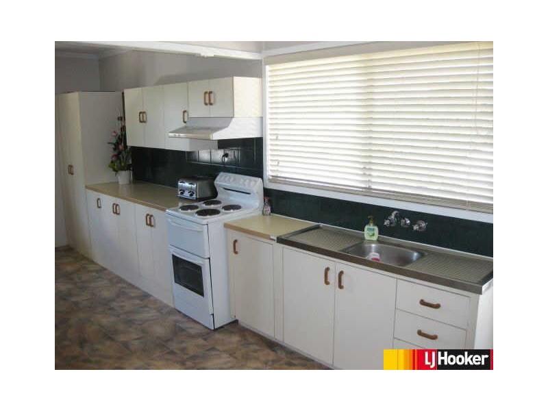 13 Belshore Street, Moranbah QLD 4744