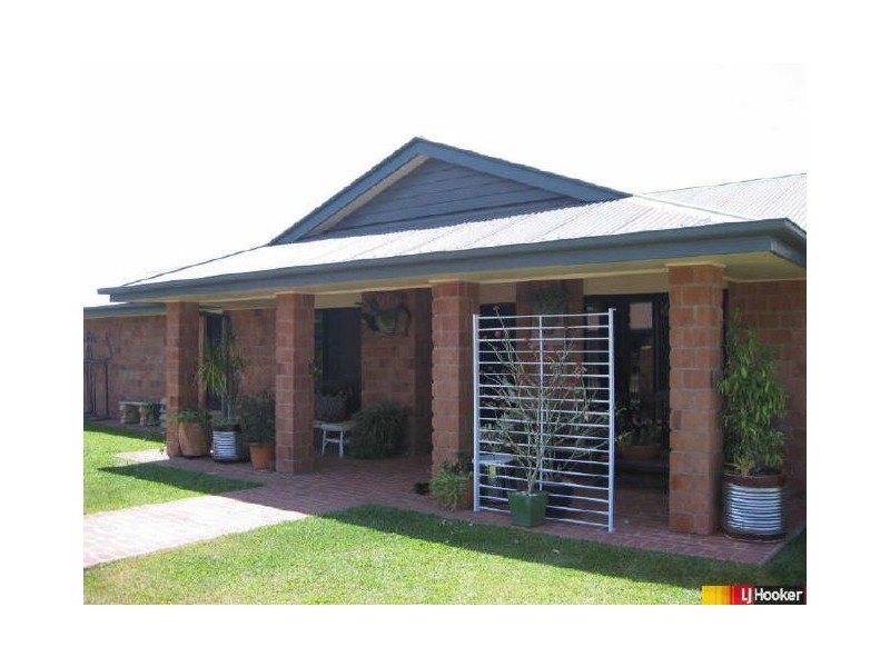 2 Macpherson Street, Moranbah QLD 4744