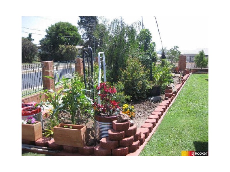 2 Macpherson Street, Moranbah QLD 4744