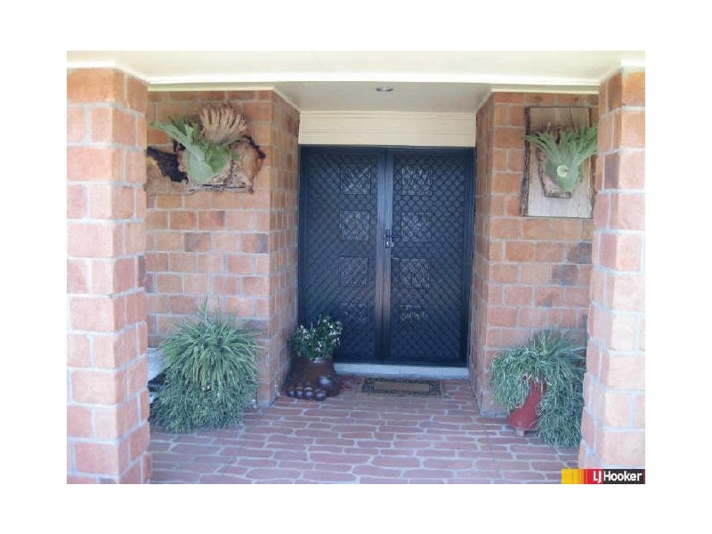 2 Macpherson Street, Moranbah QLD 4744