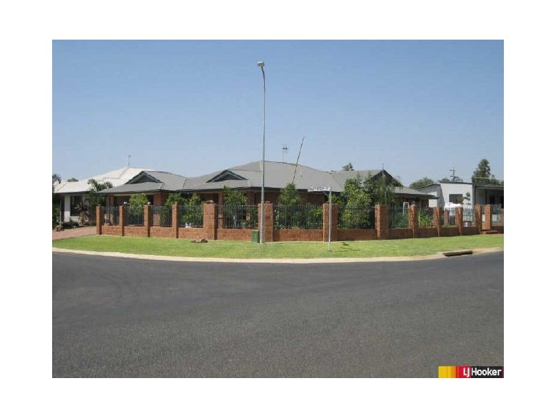 2 Macpherson Street, Moranbah QLD 4744