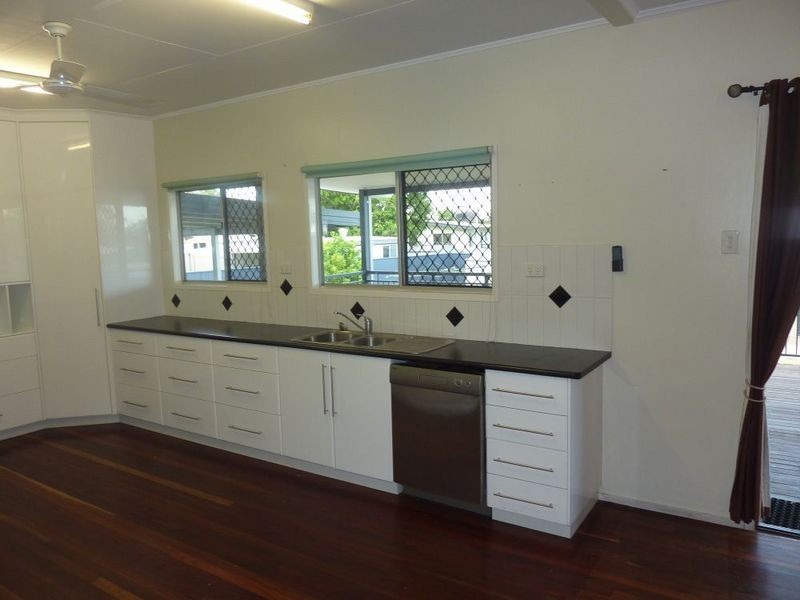 8 Hannah Crescent, Dysart QLD 4745