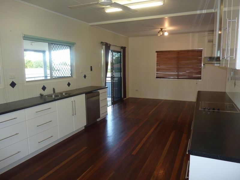 8 Hannah Crescent, Dysart QLD 4745
