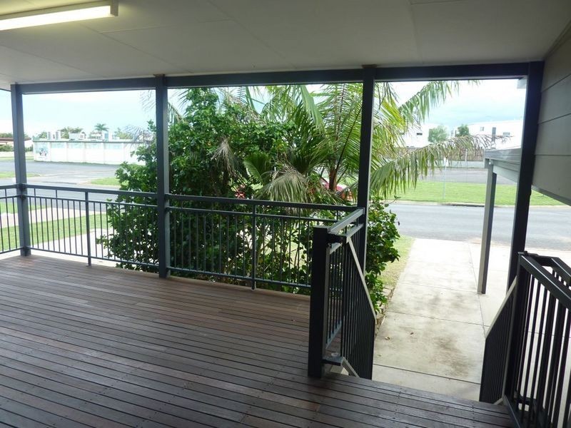 8 Hannah Crescent, Dysart QLD 4745