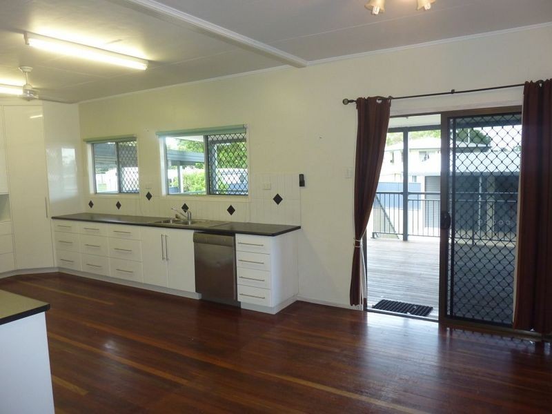 8 Hannah Crescent, Dysart QLD 4745