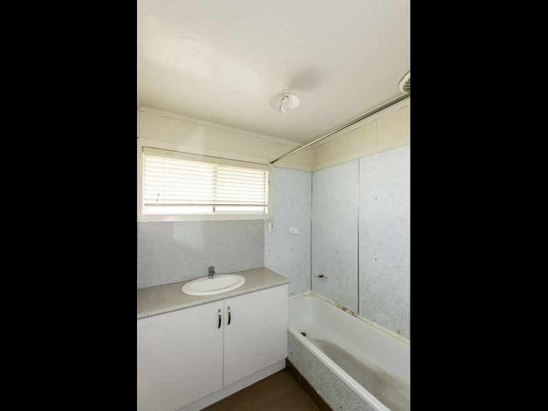 15 Queen Elizabeth Drive, Dysart QLD 4745