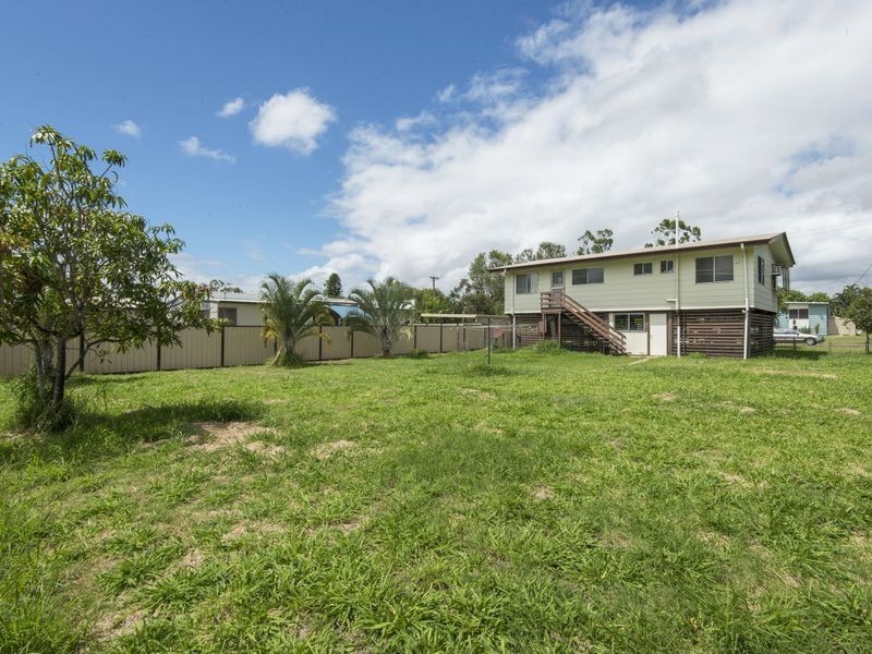 31 Middle Crescent, Dysart QLD 4745