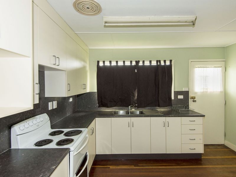 31 Middle Crescent, Dysart QLD 4745