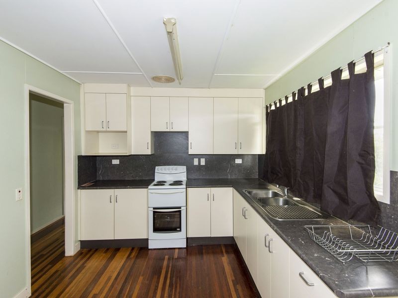 31 Middle Crescent, Dysart QLD 4745