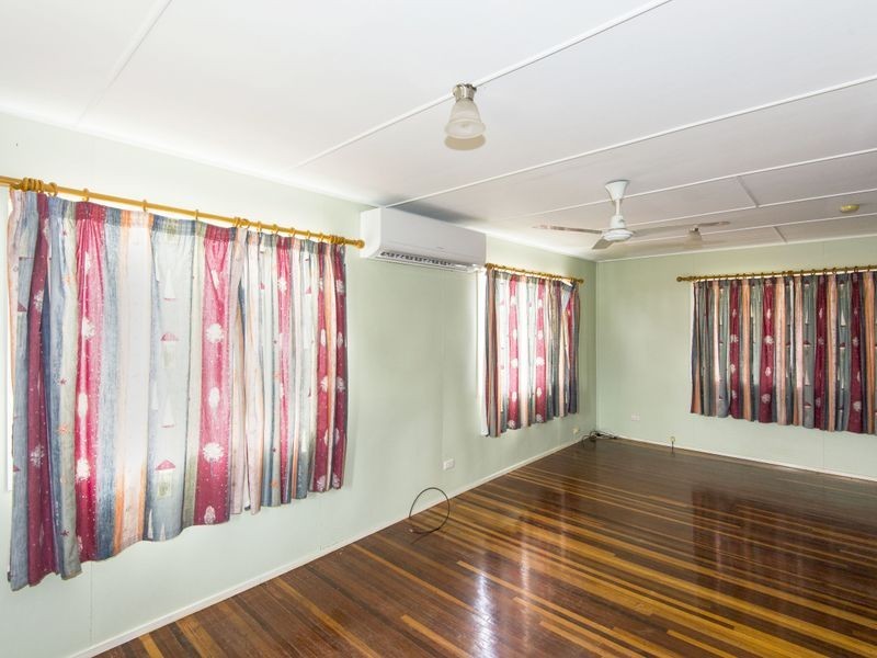 31 Middle Crescent, Dysart QLD 4745