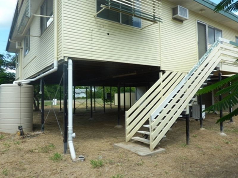 10 Oxford Street, Nebo QLD 4742
