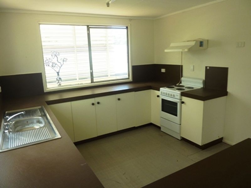 10 Oxford Street, Nebo QLD 4742