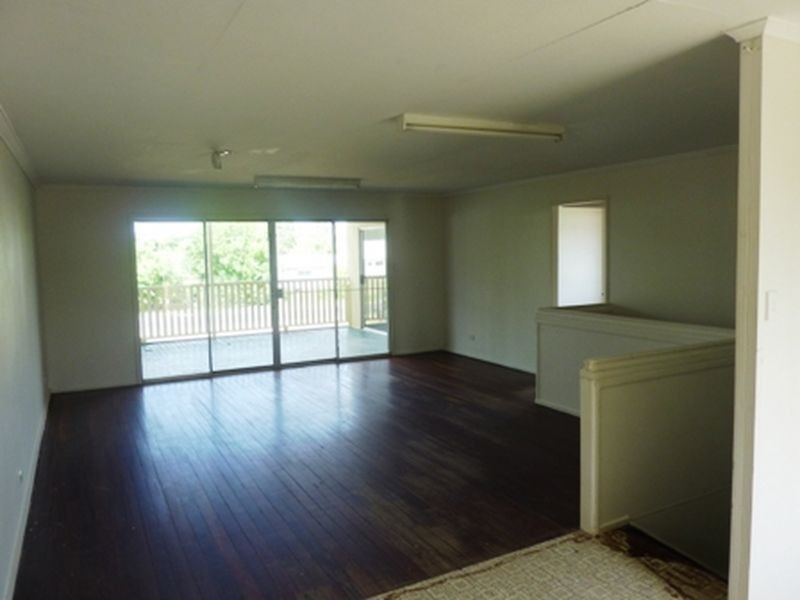 10 Oxford Street, Nebo QLD 4742
