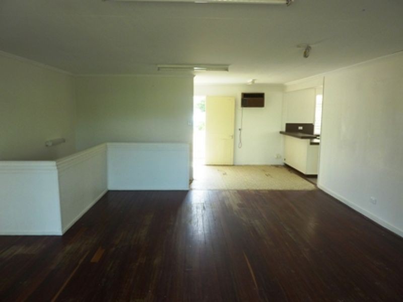 10 Oxford Street, Nebo QLD 4742