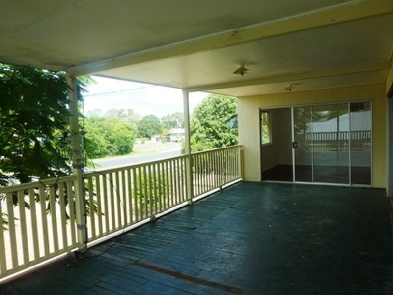 10 Oxford Street, Nebo QLD 4742