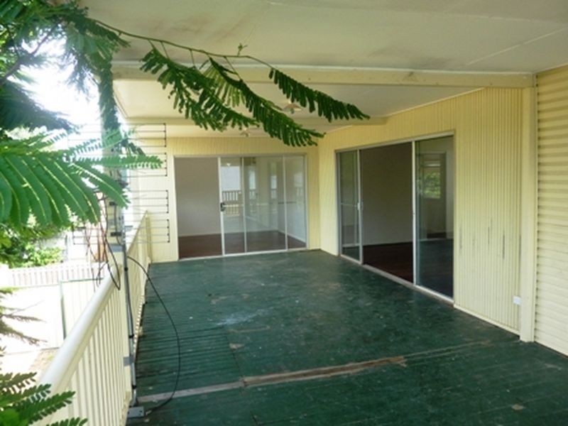 10 Oxford Street, Nebo QLD 4742