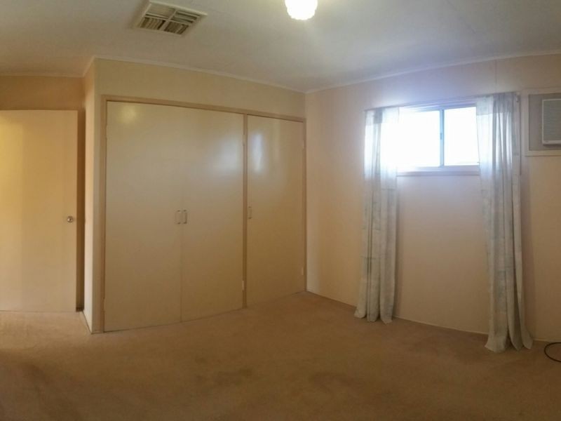 6 Barraclough Crescent, Moranbah QLD 4744