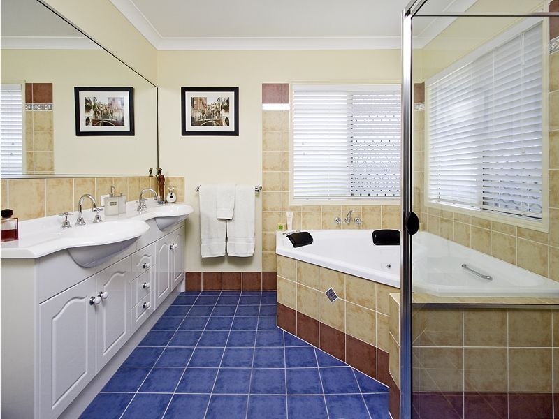 10 EMANUAL COURT, Eatons Hill QLD 4037