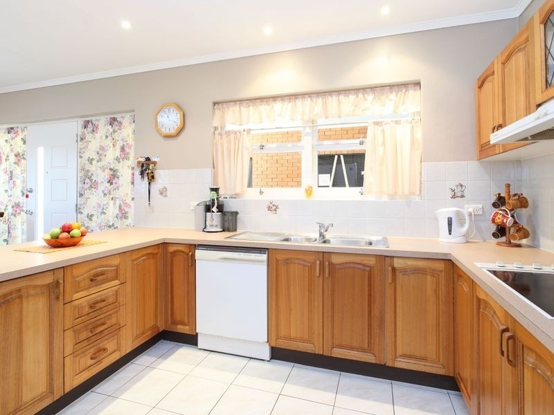 241 Redland Bay Rd, Capalaba QLD 4157