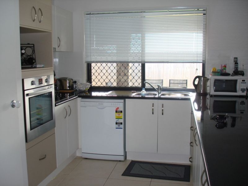 60 Ebony Crescent, Redland Bay QLD 4165