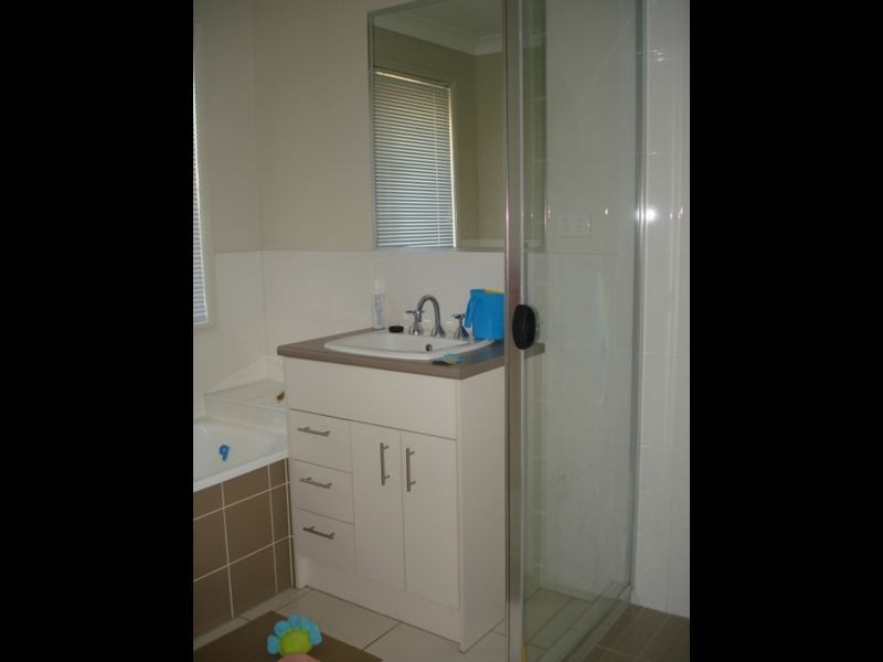 13 Darylreinhardt St, Redbank Plains QLD 4301
