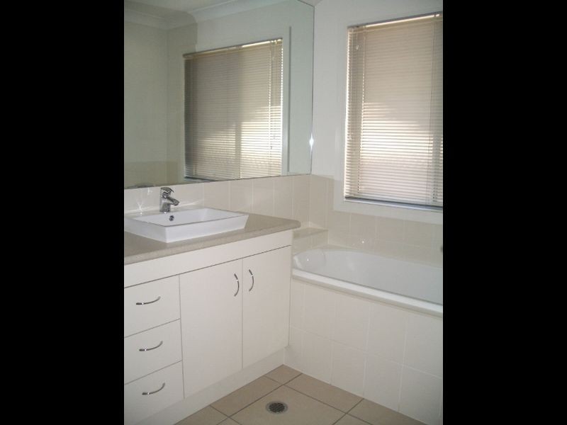 8 Shearwater Street, Cleveland QLD 4163