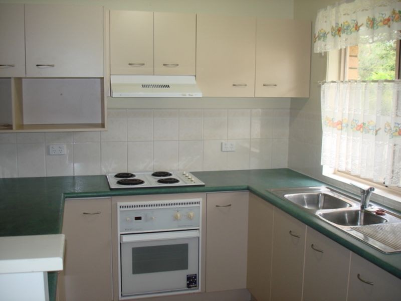 11 Avondale Crescent, Parkinson QLD 4115