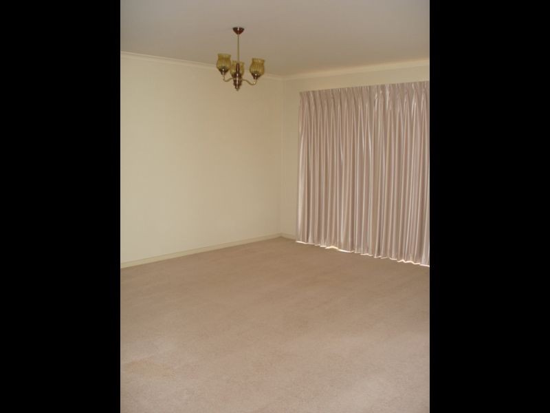 11 Avondale Crescent, Parkinson QLD 4115