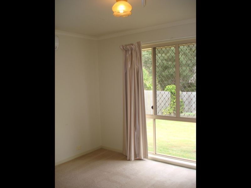 11 Avondale Crescent, Parkinson QLD 4115