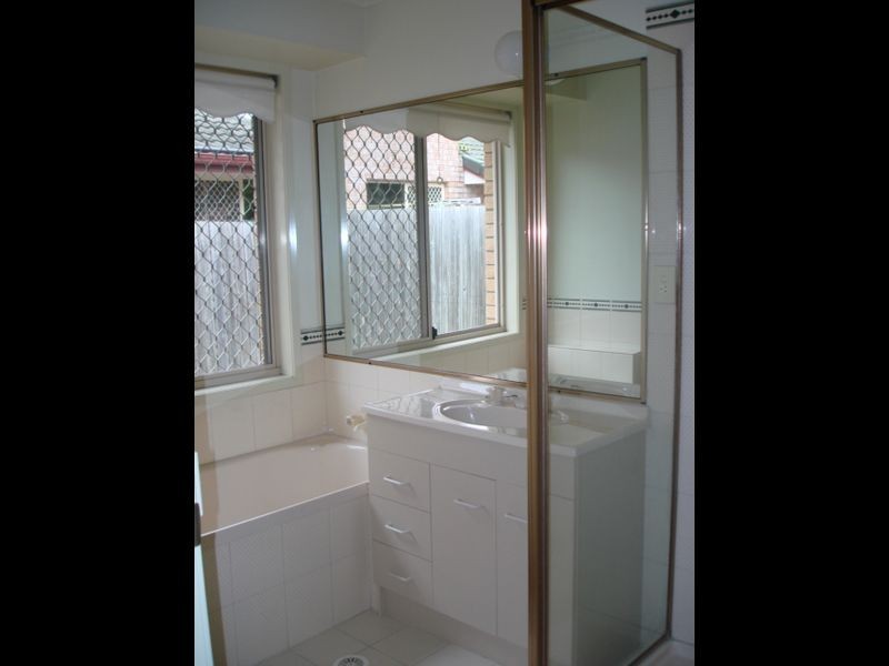 11 Avondale Crescent, Parkinson QLD 4115