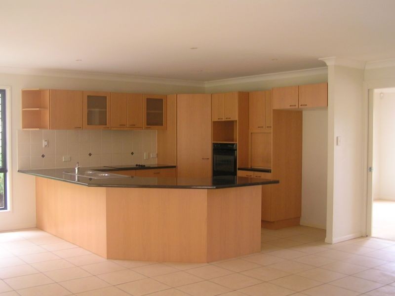 8 Linderman Place, Redland Bay QLD 4165