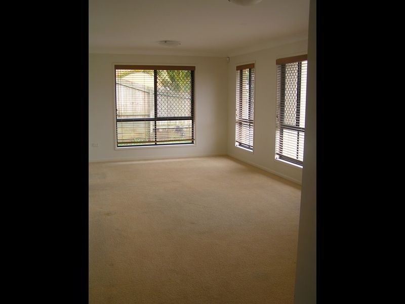 8 Linderman Place, Redland Bay QLD 4165